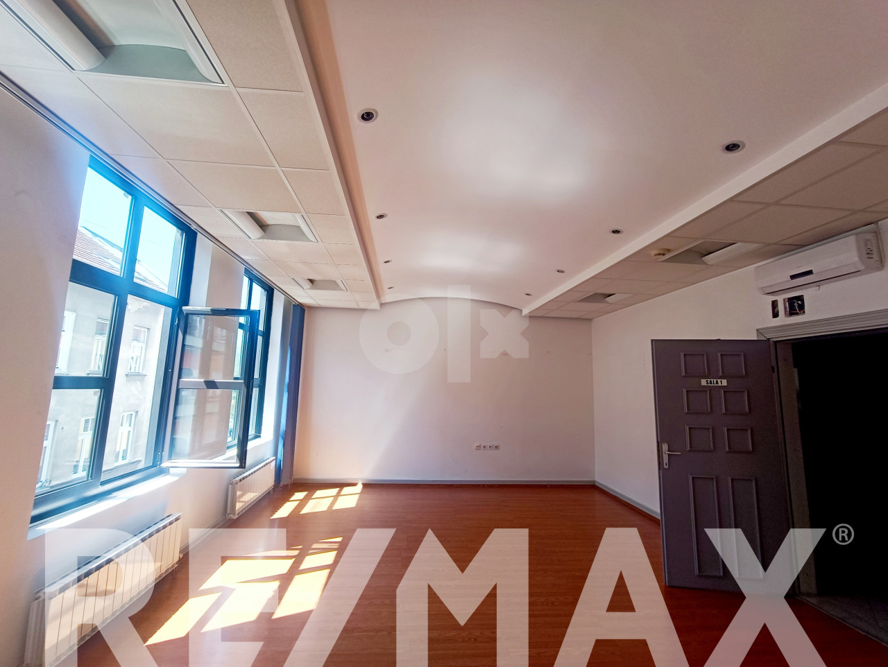 Izdaje se poslovni prostor od 122m2- Centar 4