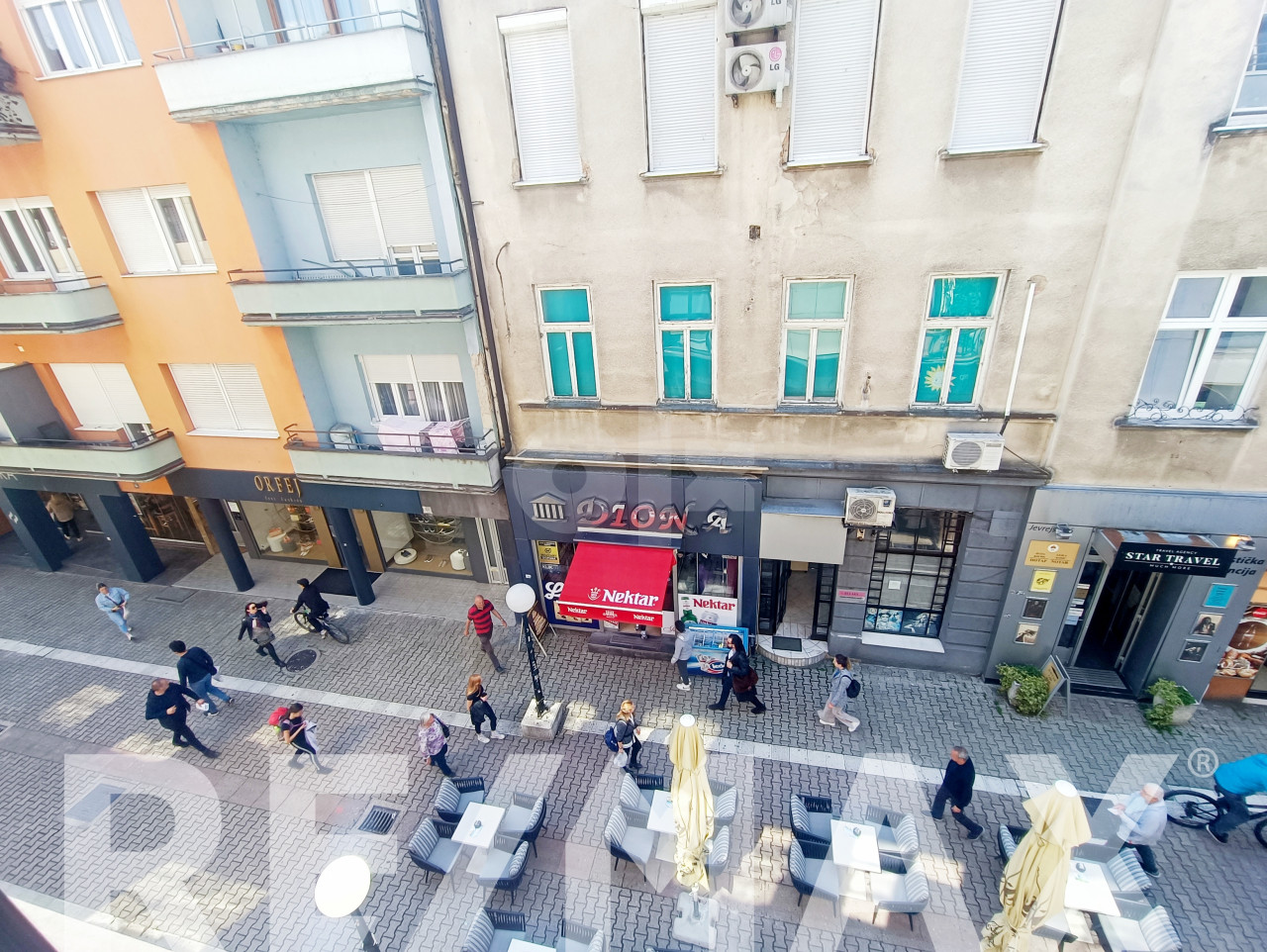 Izdaje se poslovni prostor od 122m2- Centar 5