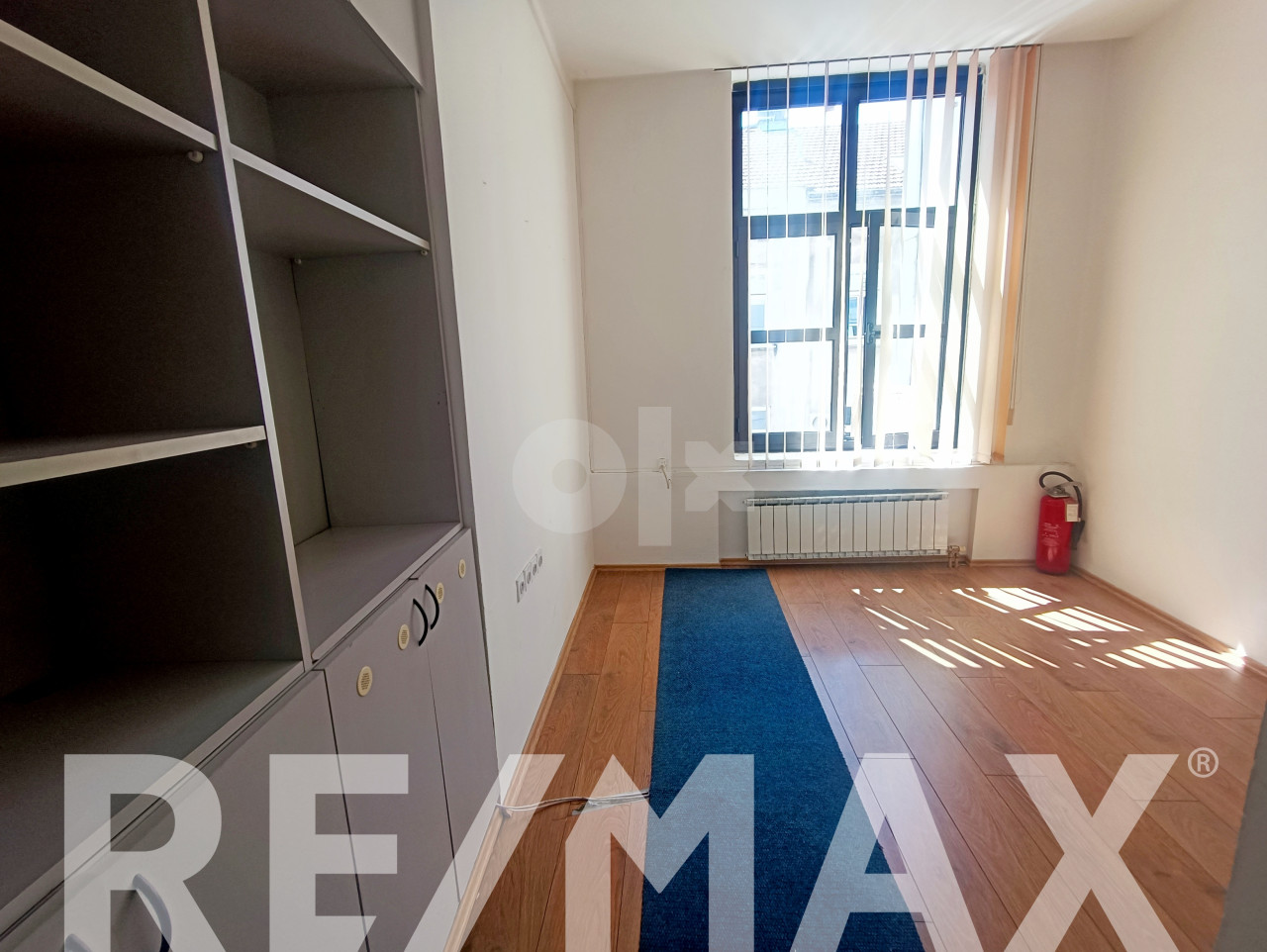 Izdaje se poslovni prostor od 122m2- Centar 10