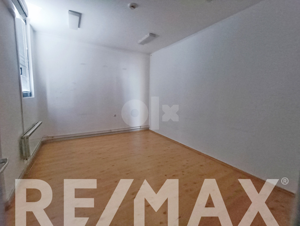 Izdaje se poslovni prostor od 122m2- Centar 13