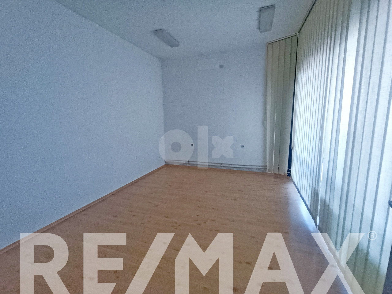 Izdaje se poslovni prostor od 122m2- Centar 14