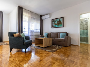 Stan na dan Banja Luka, Aleja Centar