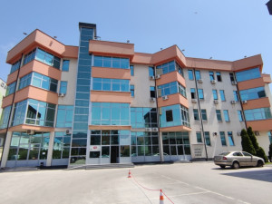 Stup , visenamjenski prostor od 830 m2 sa parkingom!
