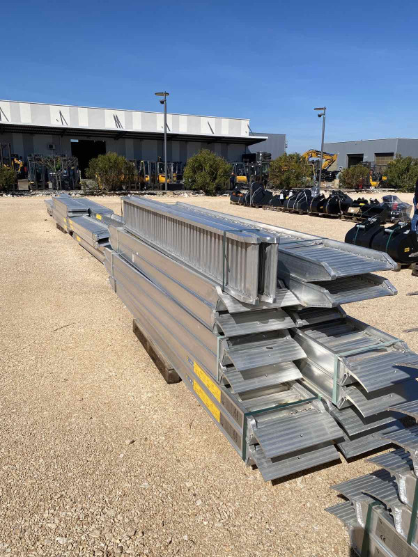 Aluminijske utovarne rampe za sve vrste mini bagera - Radni priključci ...