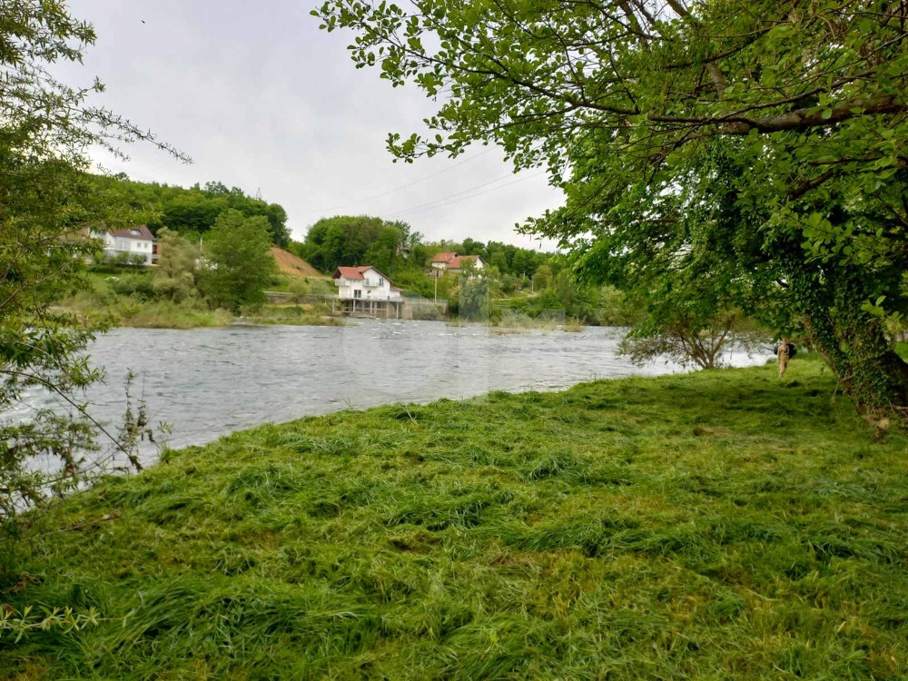 Zemljište Prijedor Na obali rijeke Sane 11 dul.40m obale
