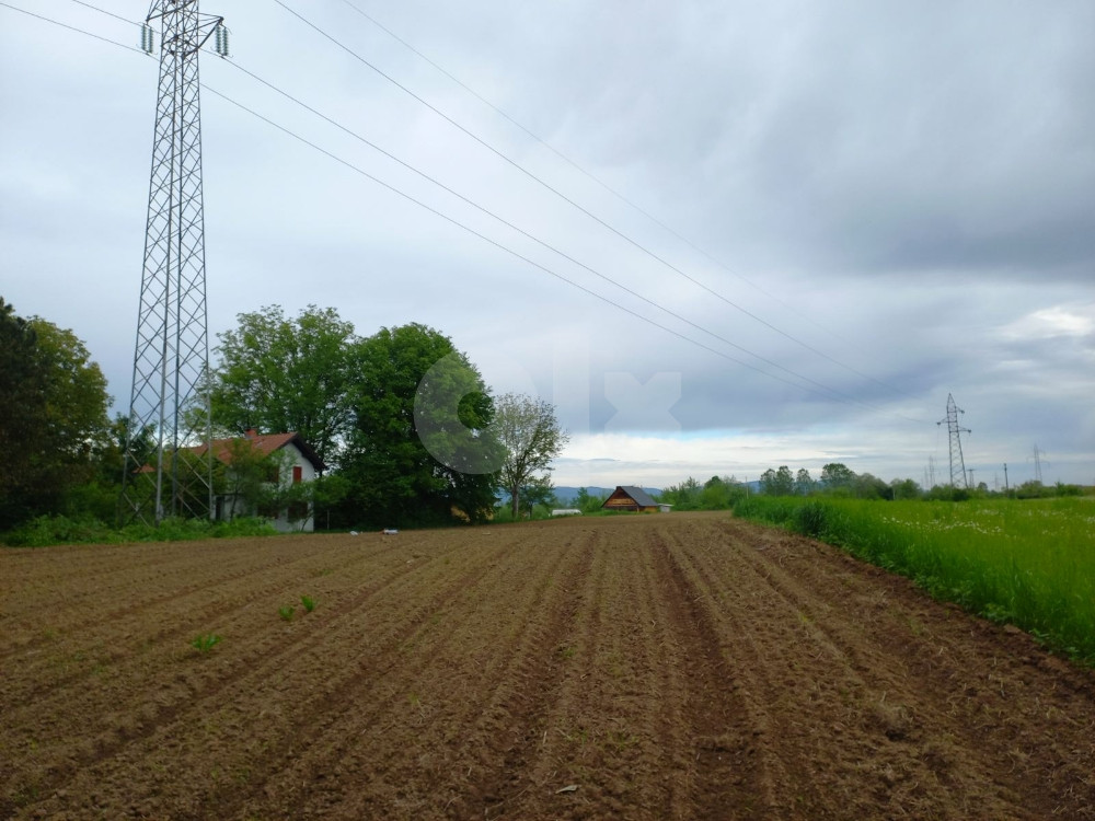 Zemljište Prijedor Na obali rijeke Sane 11 dul.40m obale 4