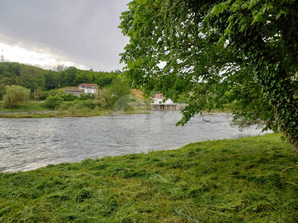 Zemljište Prijedor Na obali rijeke Sane 11 dul.40m obale 10