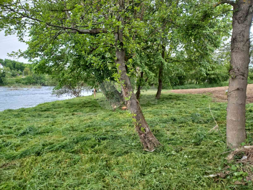 Zemljište Prijedor Na obali rijeke Sane 11 dul.40m obale 14