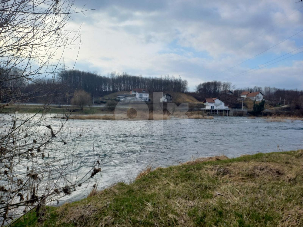 Zemljište Prijedor Na obali rijeke Sane 11 dul.40m obale 17