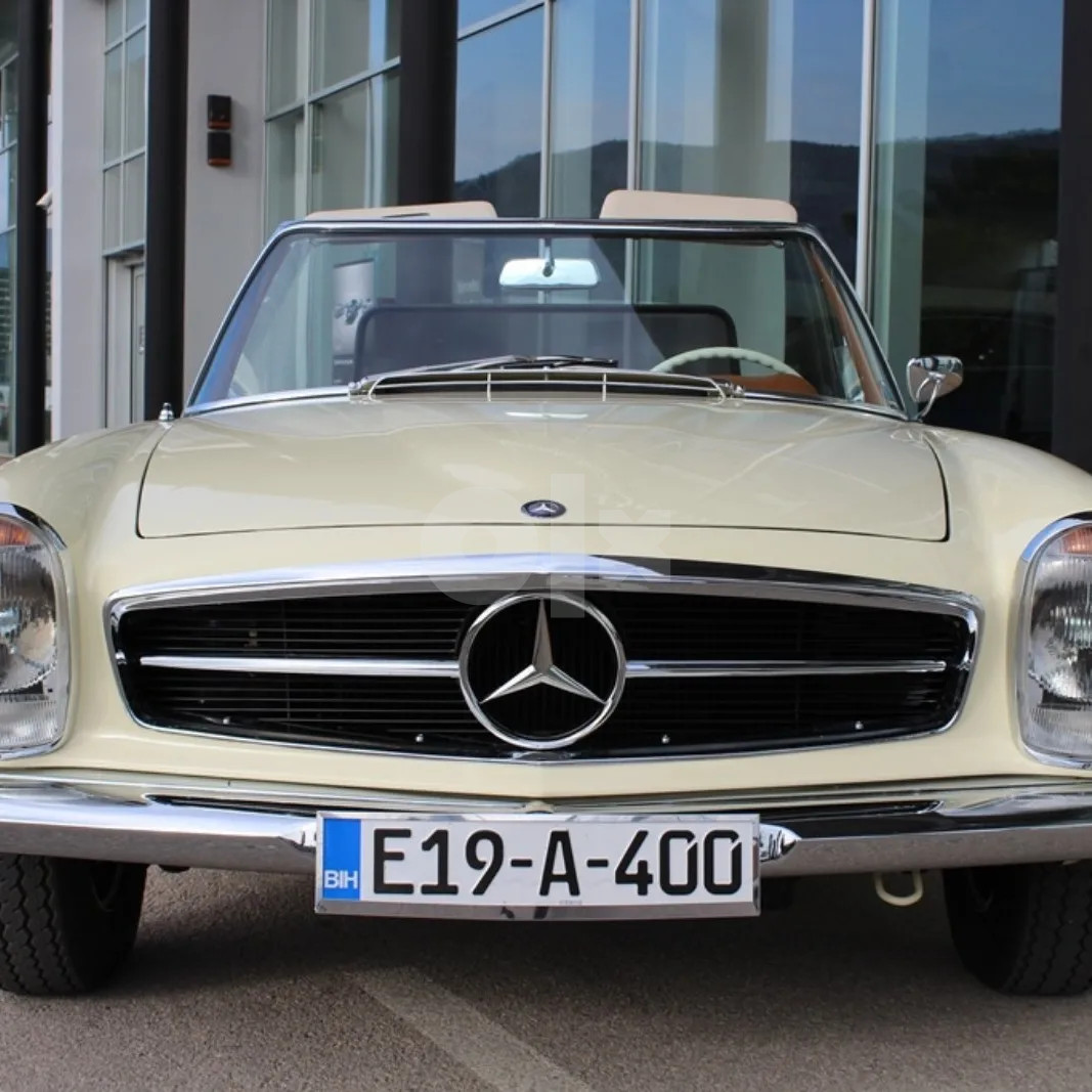 Modellauto Mercedes 230SL 1963 - Die-Cast Miniatur 1:34-39, Zufällige Farbe