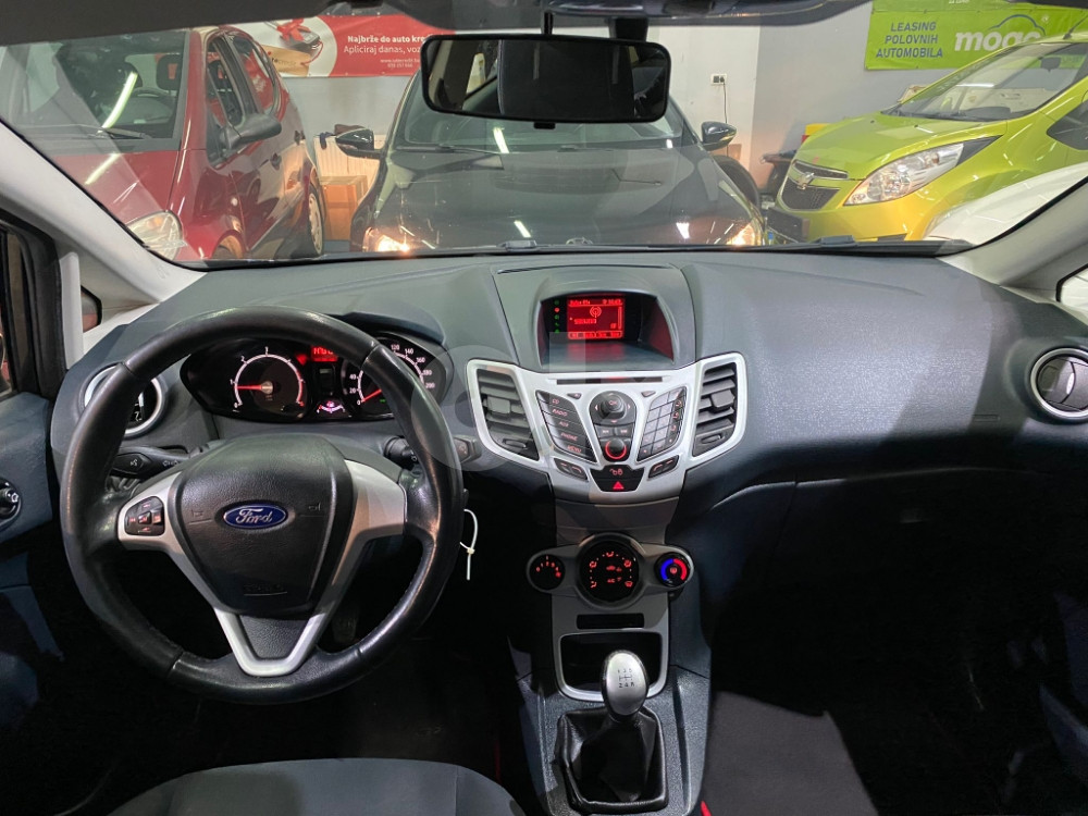 FORD FIESTA 1.6 TDCI, 2011 GOD, VOLAN S KOMANDAMA