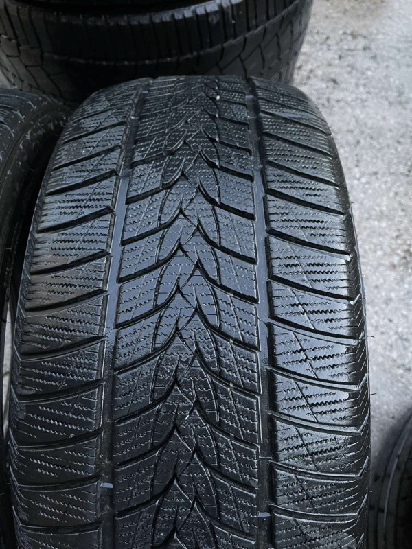 Gume 245 40 20 zimske kao nove 2 kom