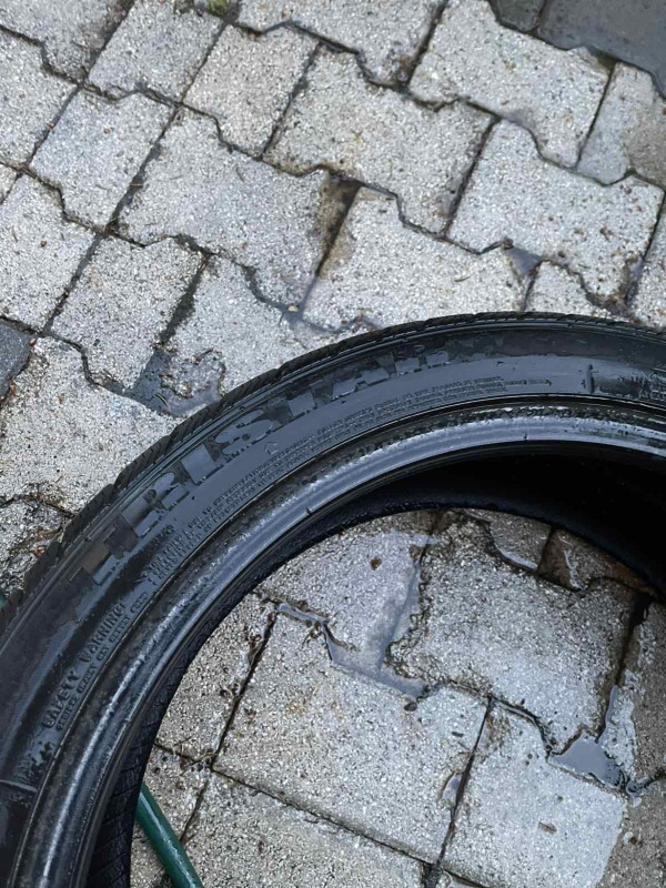 Gume 245 40 20 zimske kao nove 2 kom
