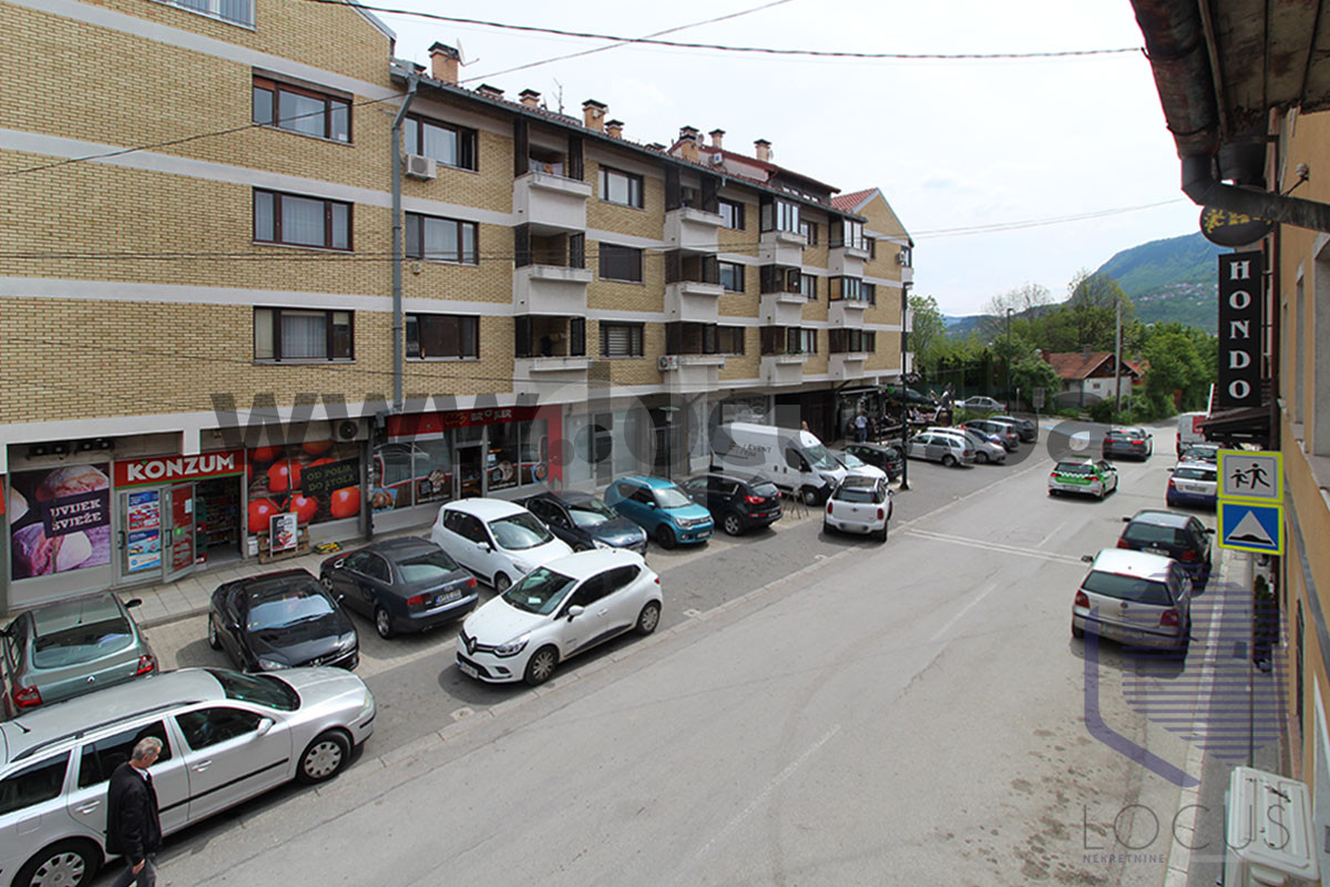 LOCUS: Kuća na atraktivnoj lokaciji, Bjelave, Centar 12