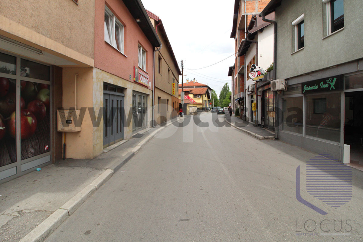 LOCUS: Kuća na atraktivnoj lokaciji, Bjelave, Centar 14