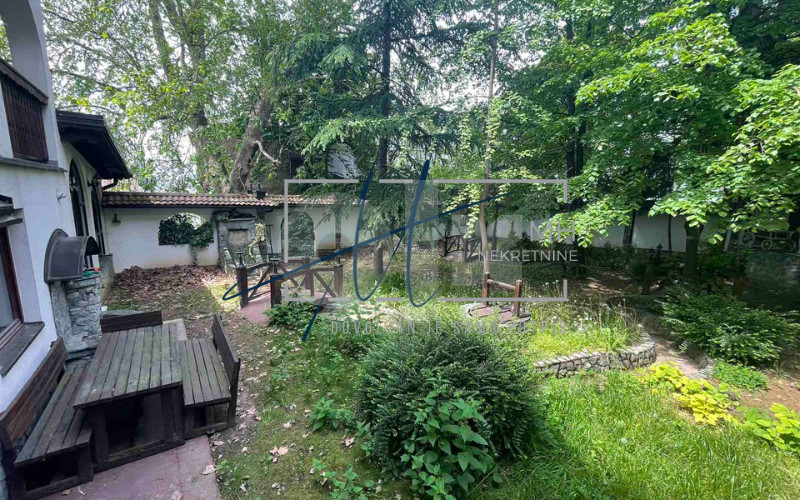 Višnjik | Kuća 1200m2 | Ulica Himzarina 4