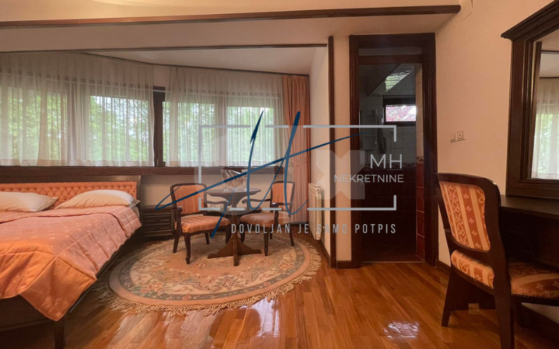 Višnjik | Kuća 1200m2 | Ulica Himzarina 8
