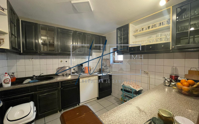 Višnjik | Kuća 1200m2 | Ulica Himzarina 16