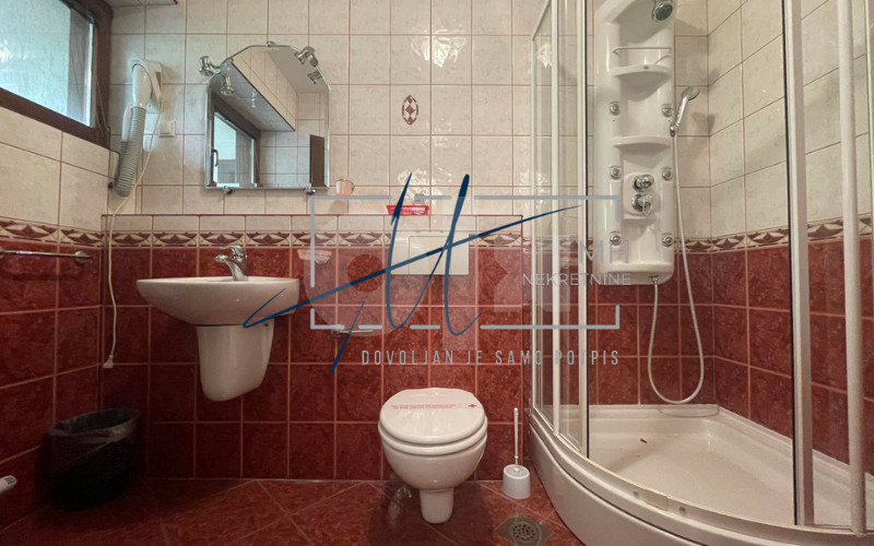 Višnjik | Kuća 1200m2 | Ulica Himzarina 17