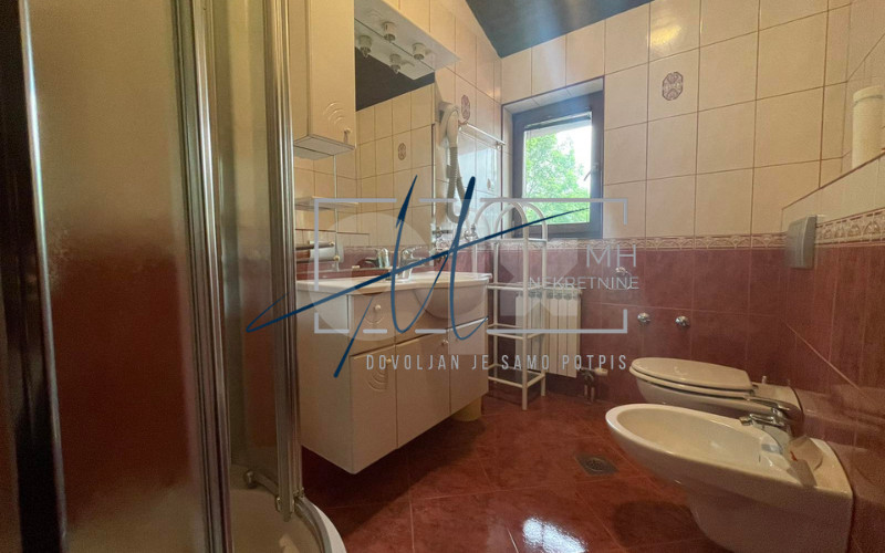 Višnjik | Kuća 1200m2 | Ulica Himzarina 18