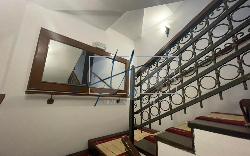 Višnjik | Kuća 1200m2 | Ulica Himzarina 19