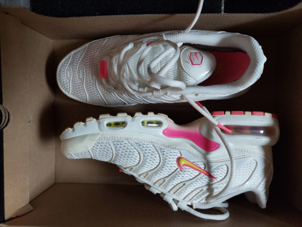 nike air max plus sail digital pink
