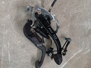 Pedala papričica kvacila kocnice BMW 3 E90 E91 E92 E93