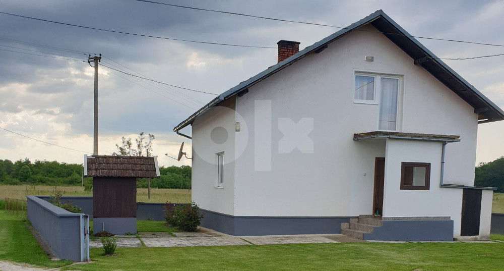 Komplet imanje / kuća, zemlja , šuma , pomocni objekti/