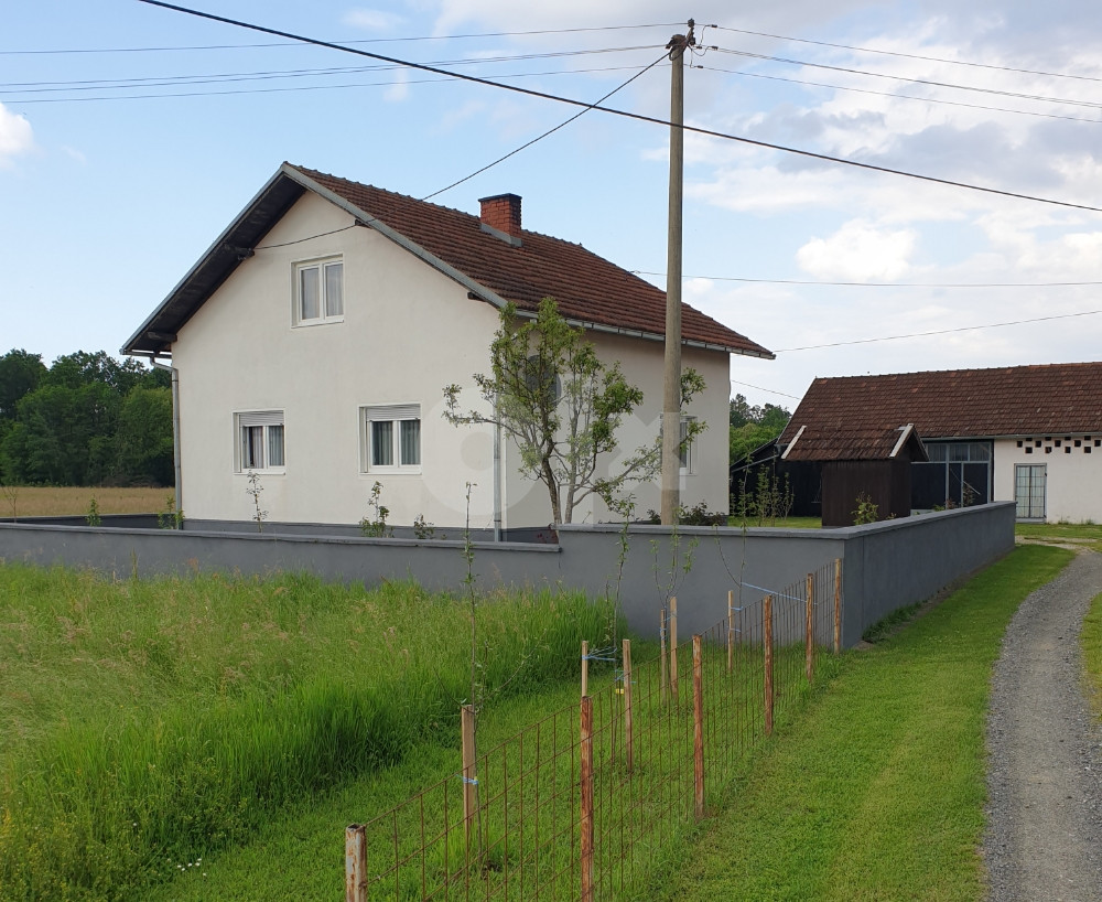 Komplet imanje / kuća, zemlja , šuma , pomocni objekti/ 2