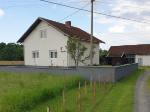 Komplet imanje / kuća, zemlja , šuma , pomocni objekti/ photo 2