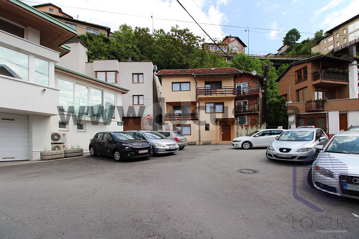 LOCUS: Investicija!! Ruševna kuća u naselju Alifakovac 9