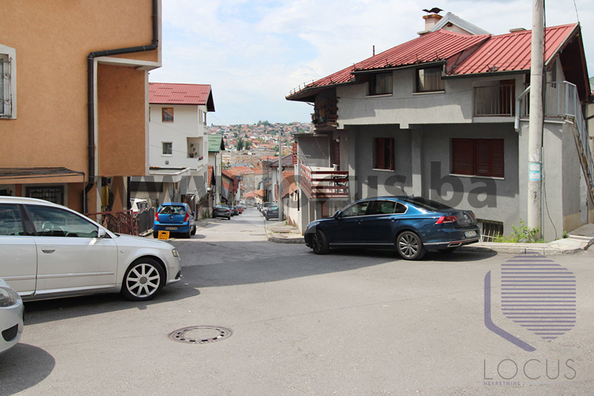 LOCUS: Investicija!! Ruševna kuća u naselju Alifakovac 10