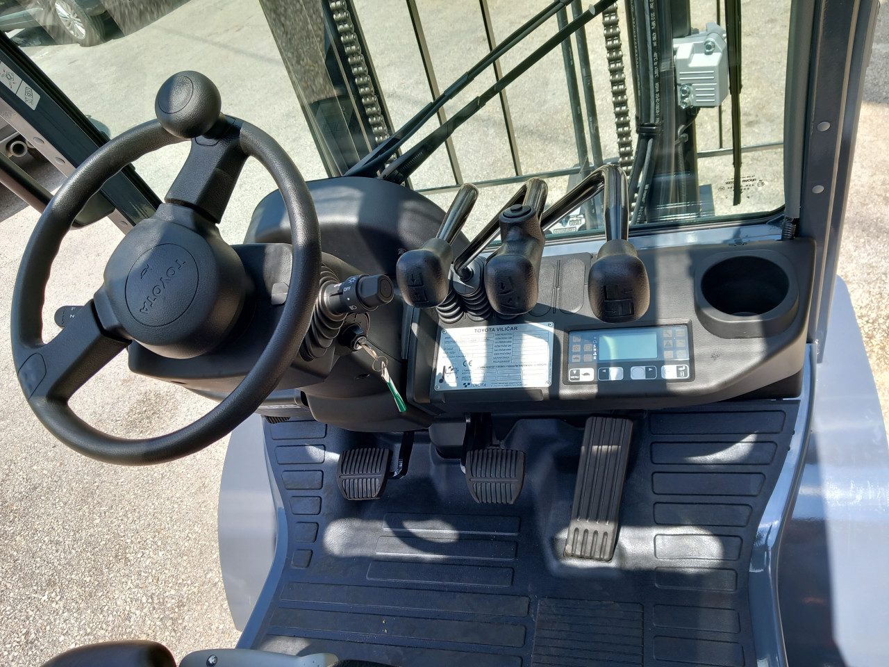 Viljuškar NOVI  TOYOTA 2,5t DIESEL - na stanju// AKCIJA