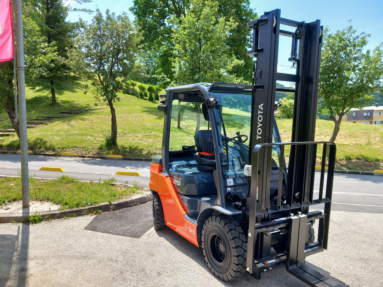 Viljuškar NOVI  TOYOTA 2,5t DIESEL - na stanju// AKCIJA