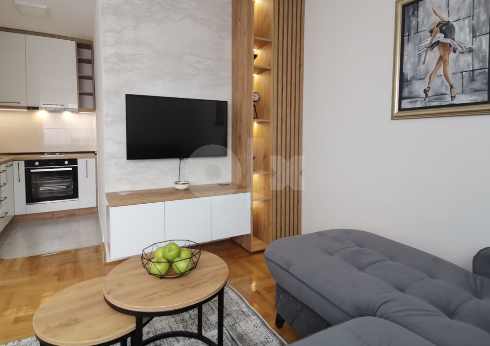 Stan na dan Bijeljina Central LUX 065 582 524 *PARKING* 5