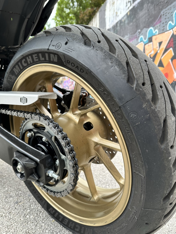 Yamaha xsr700