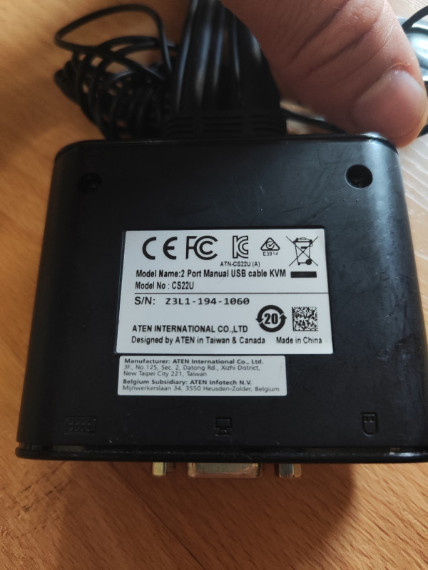 SWITCH LOGILINK KVM 2 PORT USB ATEN (2 CENTRALNE NA 1 M Switch OLX.ba