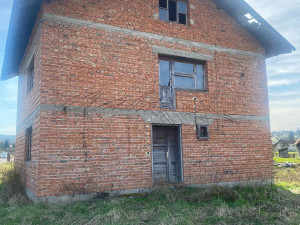 Prodajem kucu i vise njiva u selu Sizje photo 3