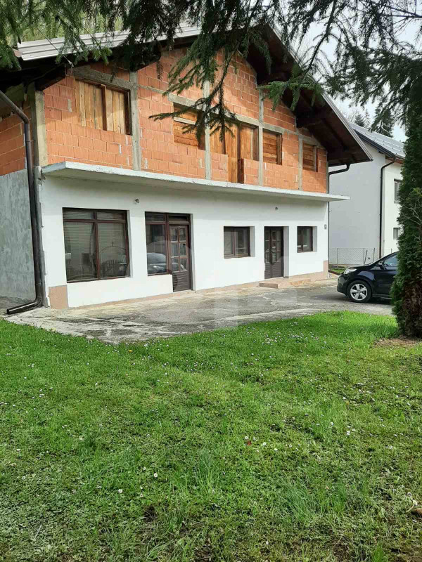 Kuća i zemljište Prača 2