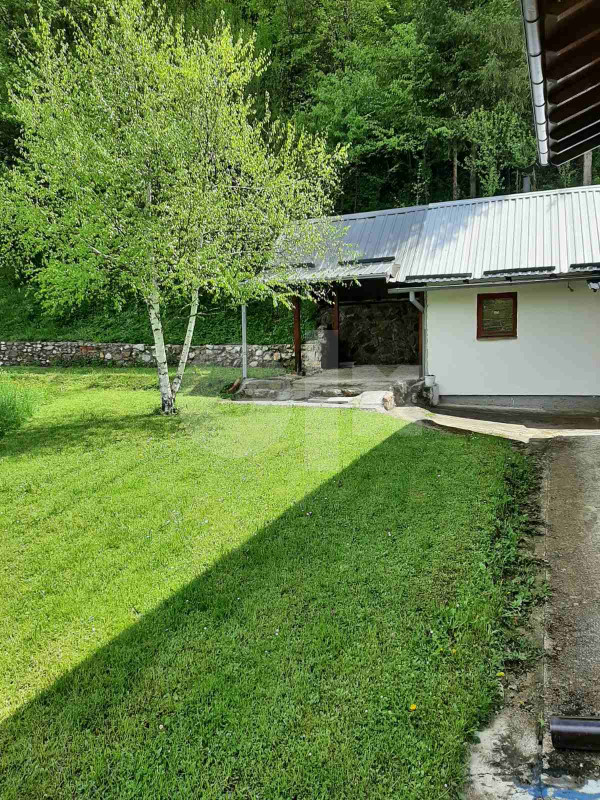 Kuća i zemljište Prača 3