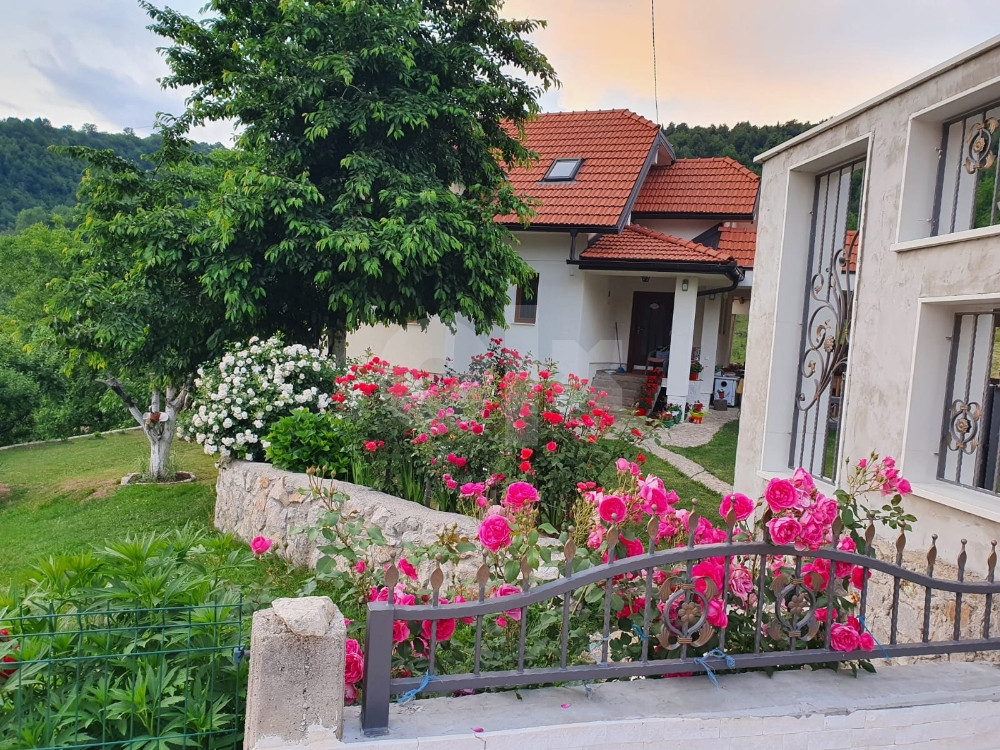 For rent - Vikendica/kuća-Sunny home and garden 2