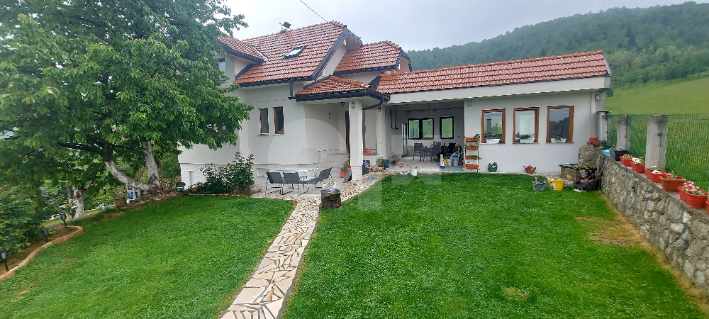 For rent - Vikendica/kuća-Sunny home and garden