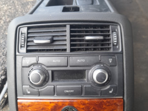 Konzola Audi A8