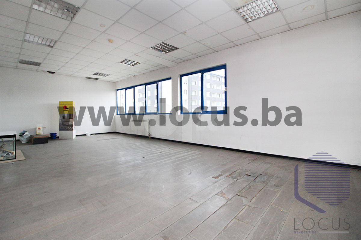 LOCUS: Poslovni objekat na parc. 5.310m2, ul. Bojnička 11