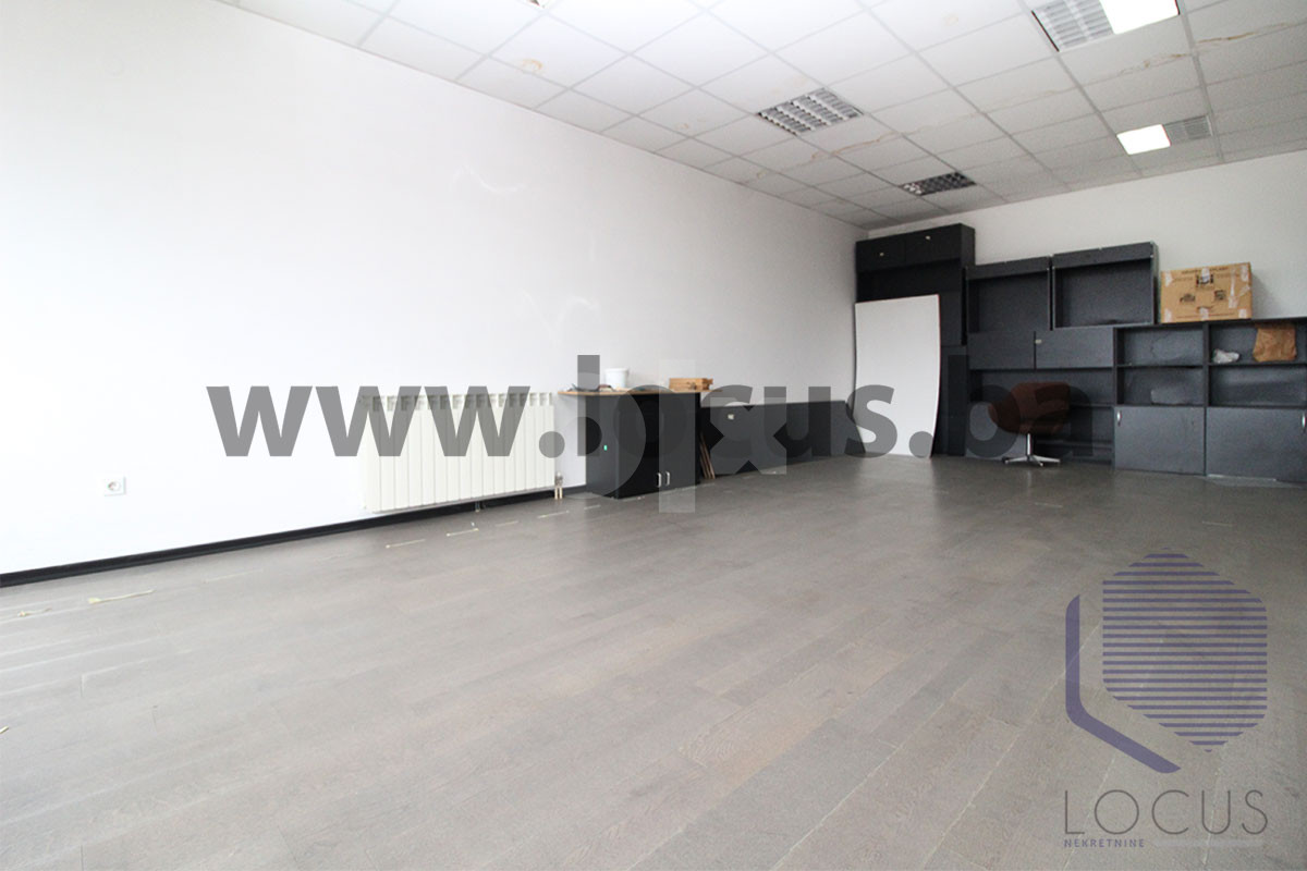 LOCUS: Poslovni objekat na parc. 5.310m2, ul. Bojnička 12