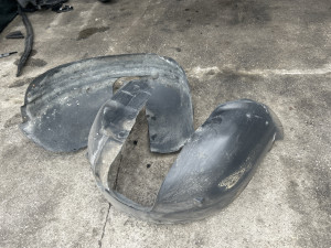PVC BLATOBRAN DESNI LIJEVI VOLVO V50 2005