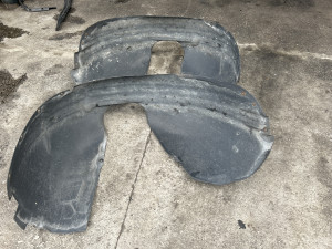 Pvc blatobran desni lijevi Volvo V50 2005 (fotografija 2)