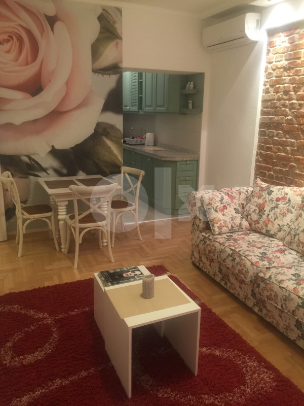 Izdajem ekskluzivan trosoban stan, Blizu Centra BL 5