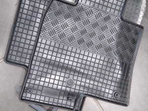 PATOSNICE PODMETAČI GUMENI MITSUBISHI PAJERO 00- 06-