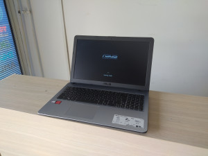 LATPOP ASUS AMD QUAD CORE X4 SSD 15.6 WINDOWS 10